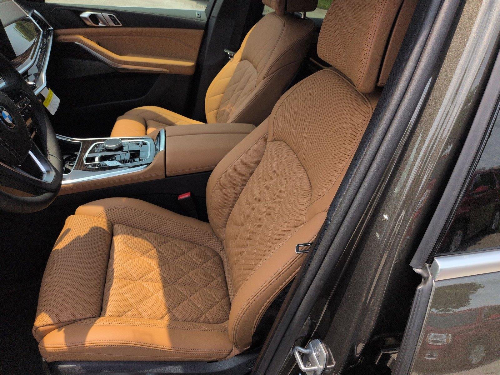 New 2026 Manhattan Green Metallic BMW xDrive50e image 18
