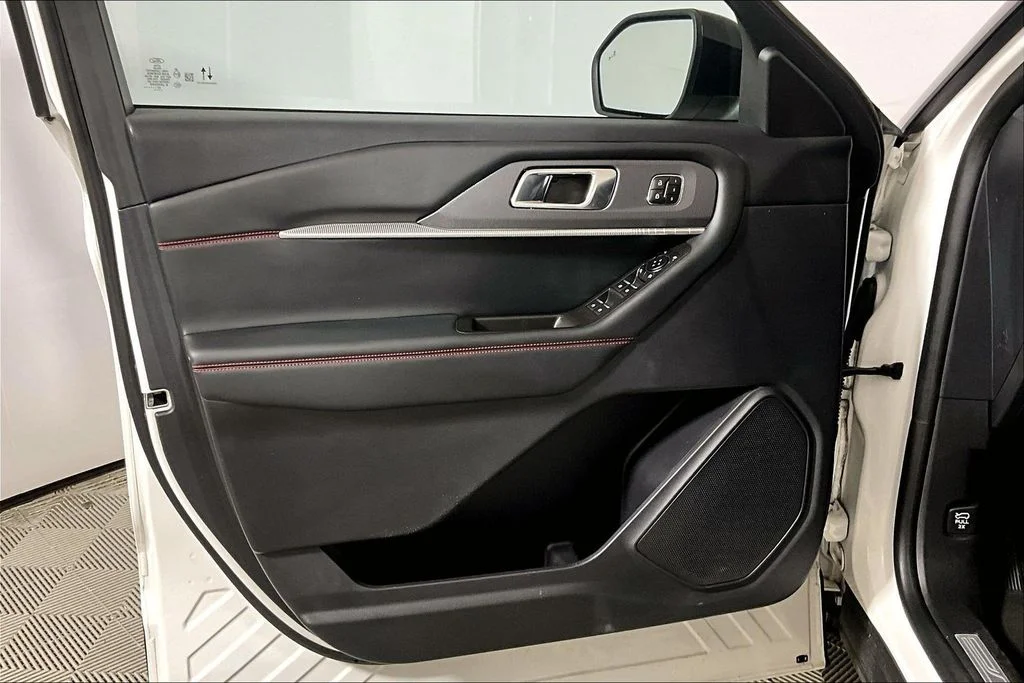 Used 2025 White Metallic Ford ST-Line image 18