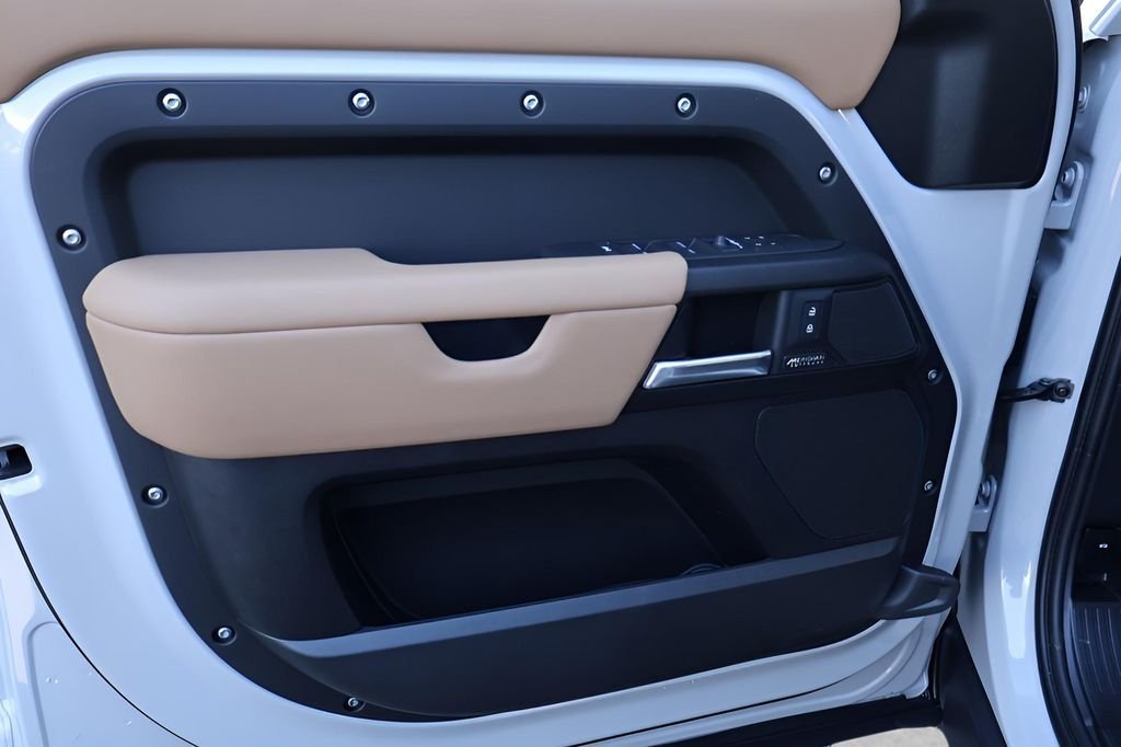 2026 Land Rover Defender X - Photo 10