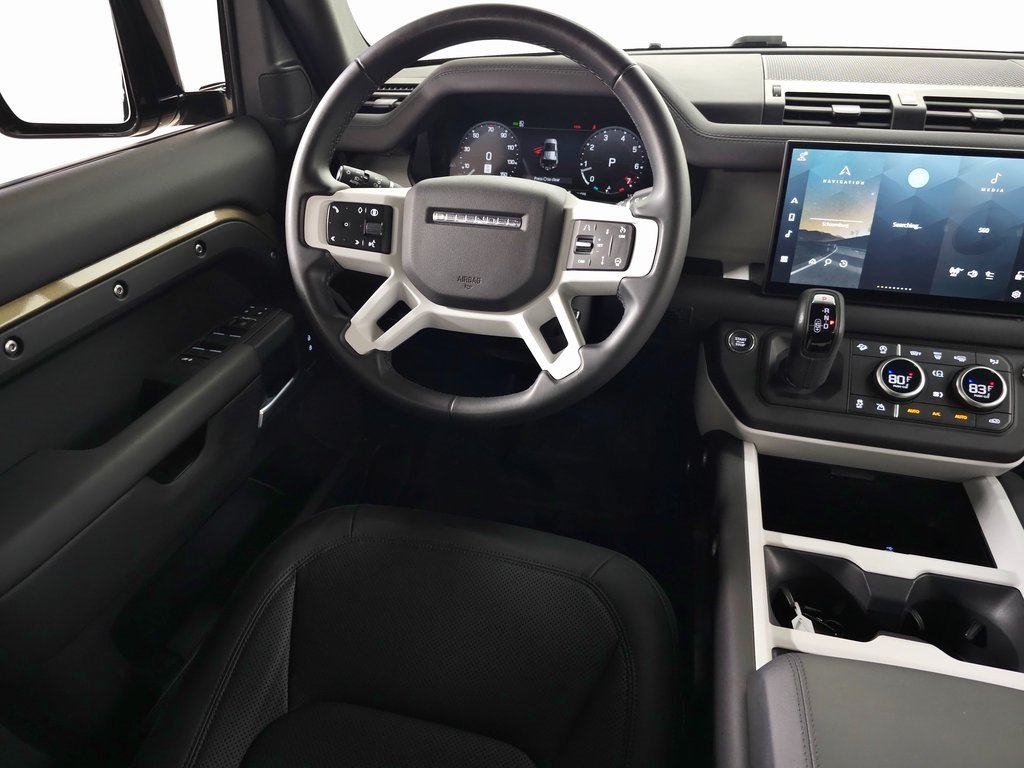 2025 LAND ROVER DEFENDER - Image 18