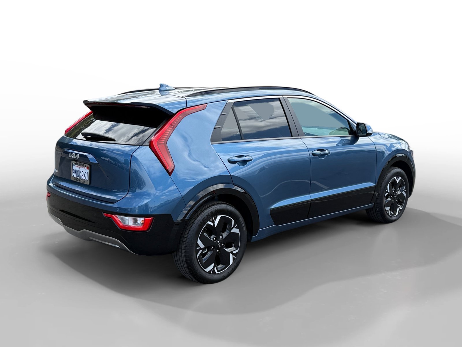 Used 2024 Mineral Blue Kia Wind image 5