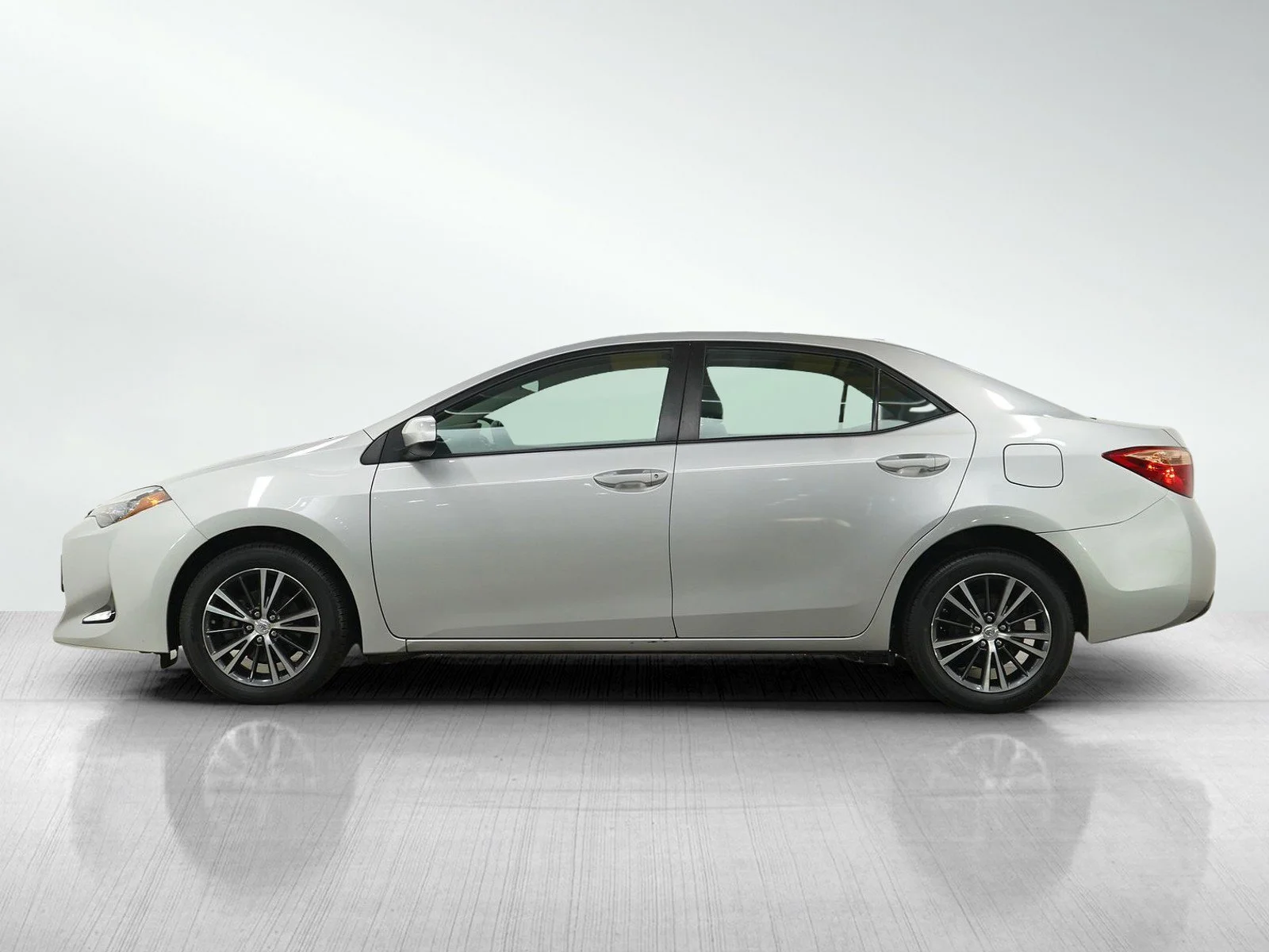 Used 2017 Toyota Corolla LE with VIN 2T1BURHE1HC779766 for sale in South Saint Paul, Minnesota
