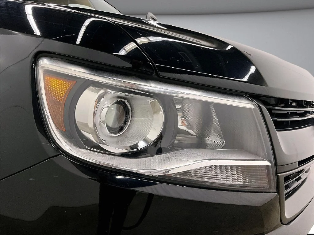 Used 2020 Black Chevrolet Z71 image 31
