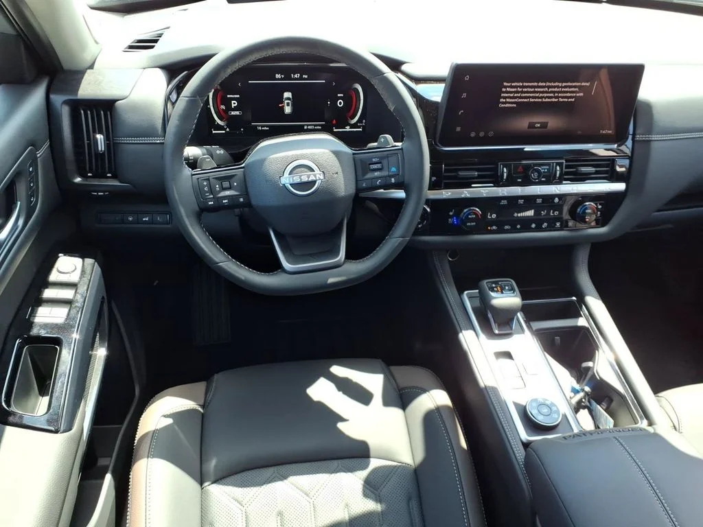 New 2026 Boulder Gray Pearl / Super Black Two-tone Nissan Platinum image 11