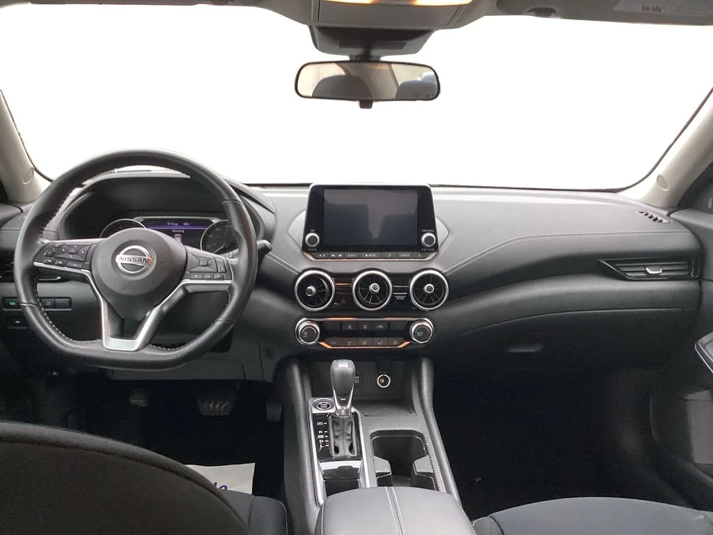 Used 2022 Gray Nissan SV image 11
