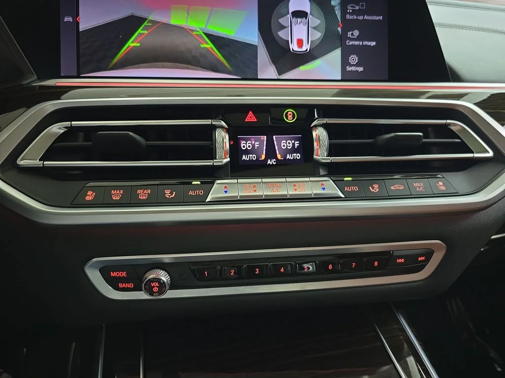 Used 2020 White BMW M50i image 25