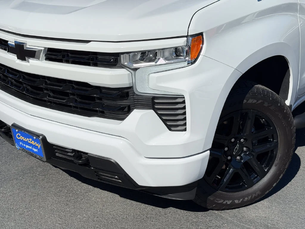 Used 2026 Summit White Chevrolet RST image 3