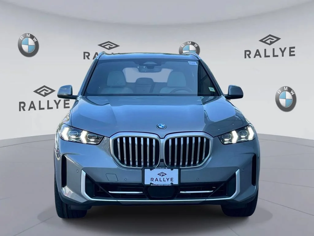 Used 2024 Skyscraper Grey Metallic BMW xDrive40i image 2