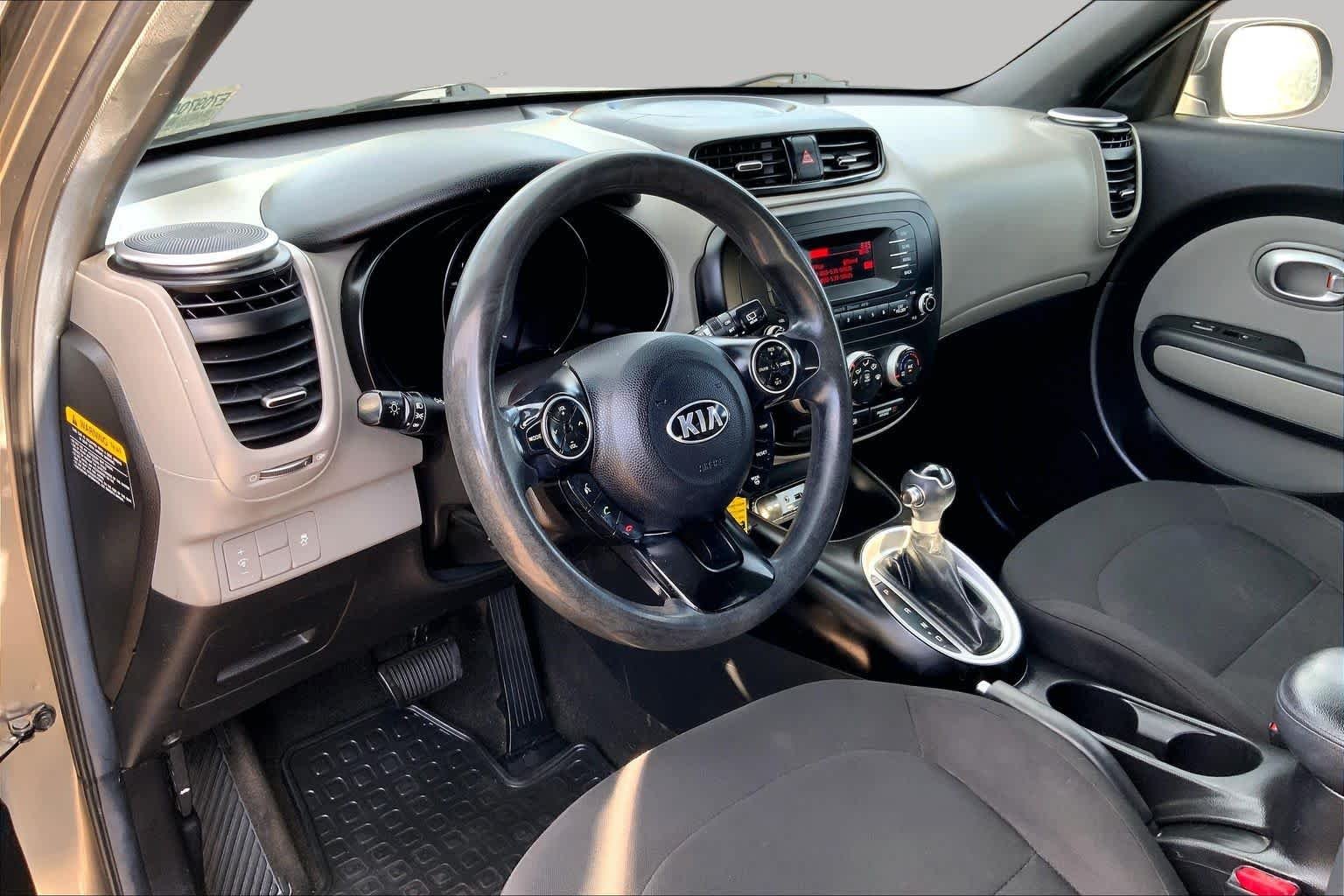 Used 2014 Titanium Gray Kia Base image 18