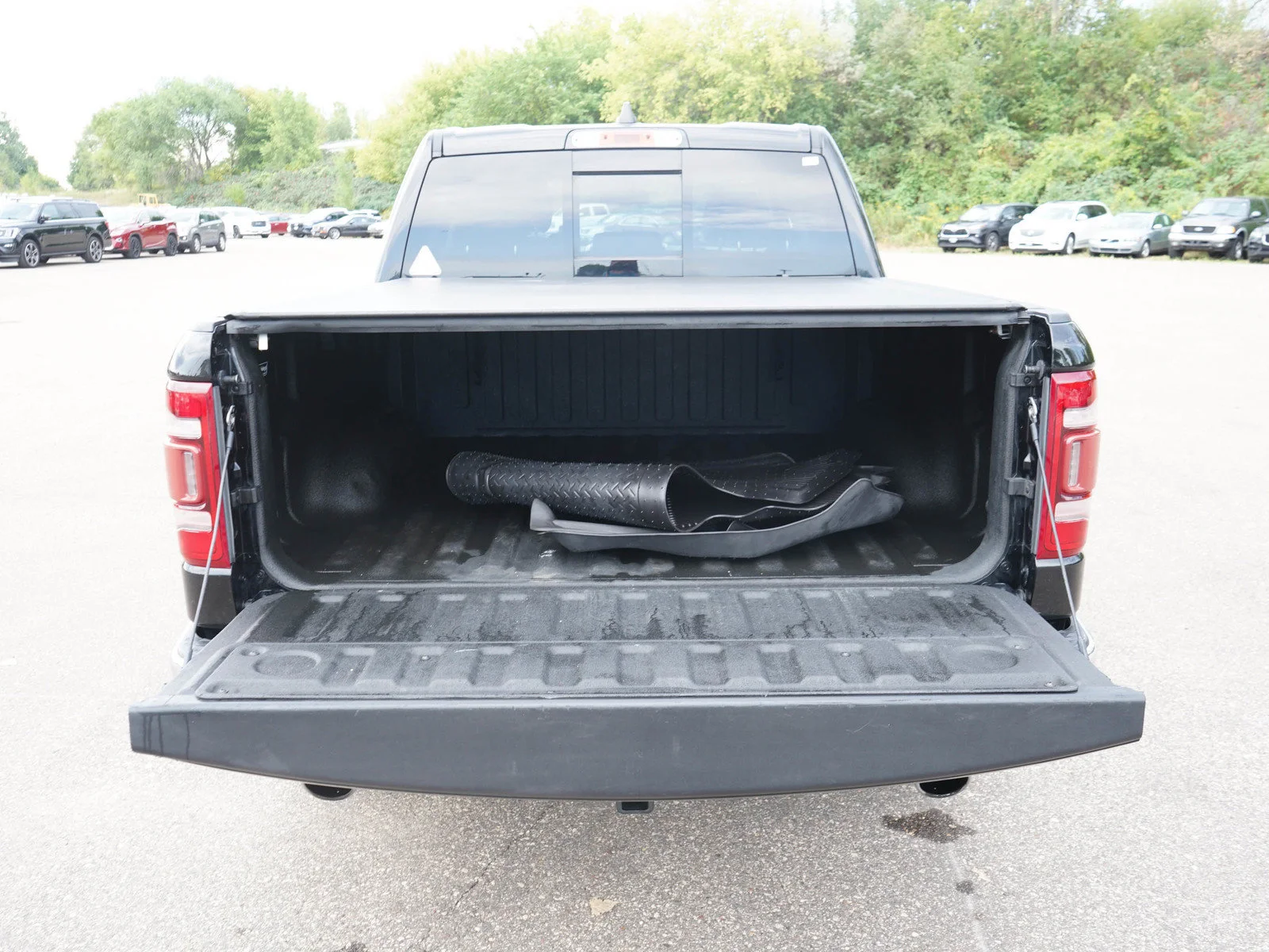 Used 2020 Diamond Black Crystal Pearlcoat Ram Laramie image 15