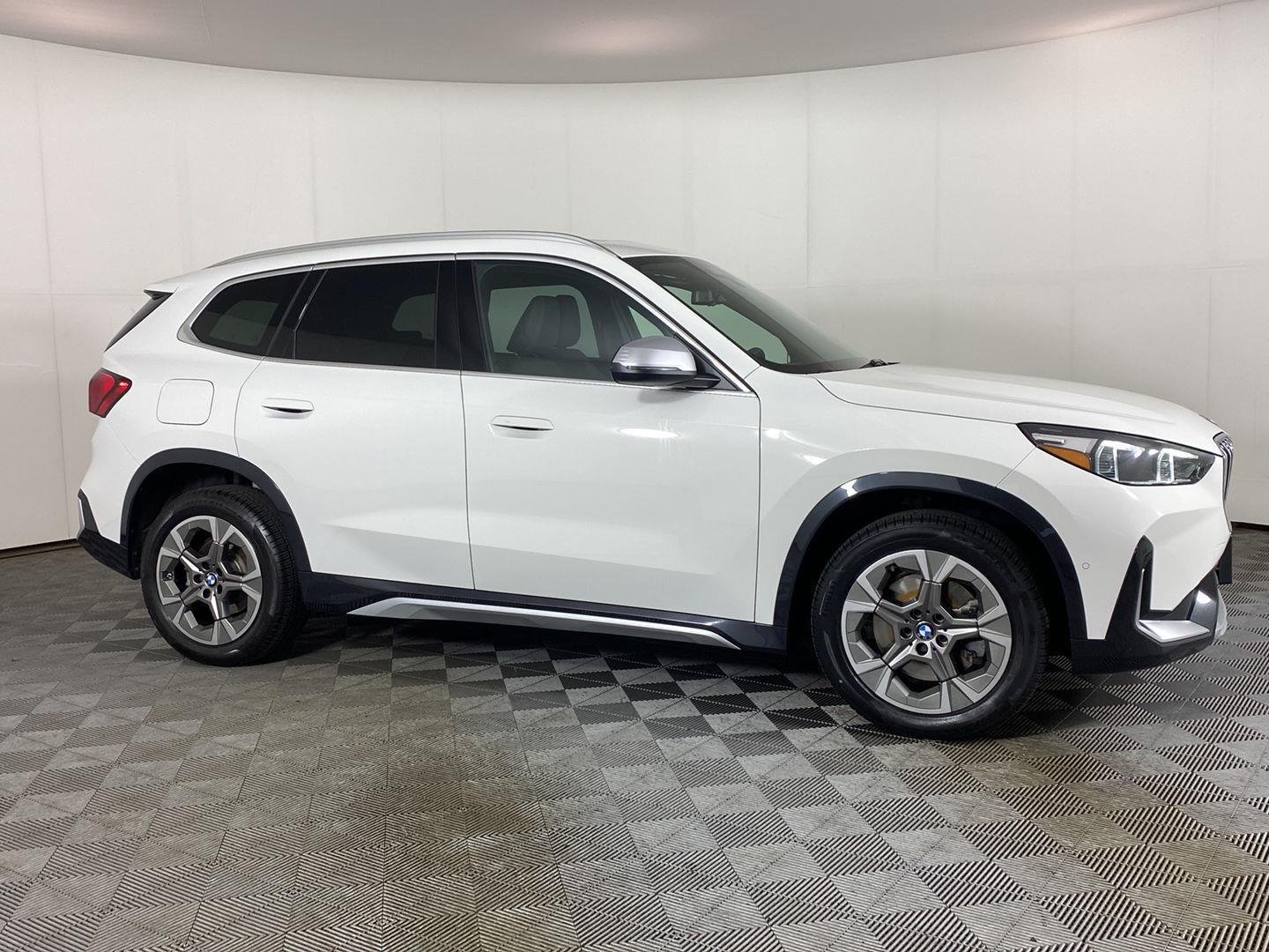 Certified Used 2024 Alpine White BMW xDrive28i image 3