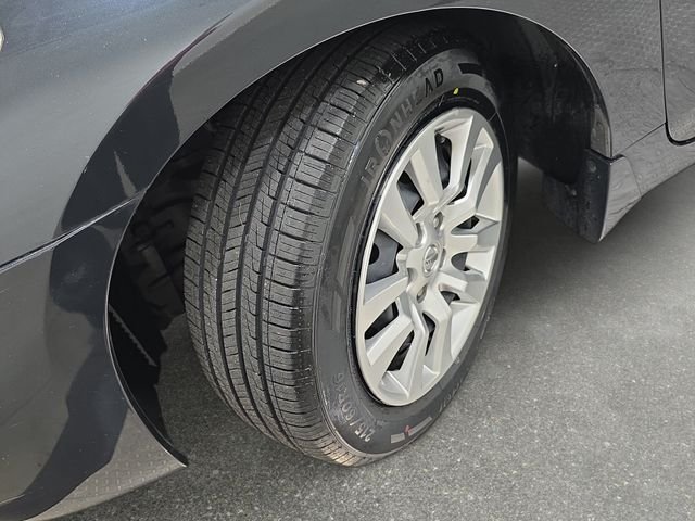 Used 2015 Blue Nissan 2.5 S image 29