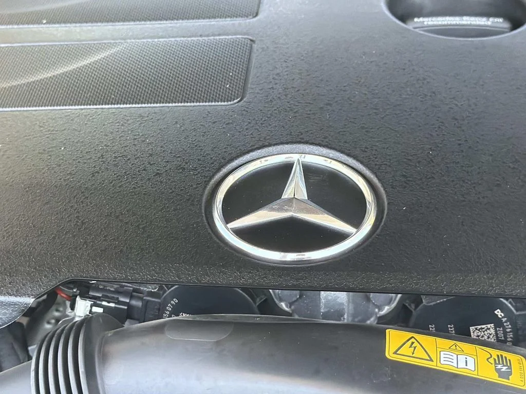 Used 2022 White Mercedes-Benz GLC 300 image 22