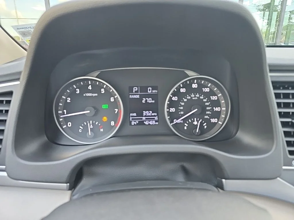Used 2017 Red Hyundai SE image 7
