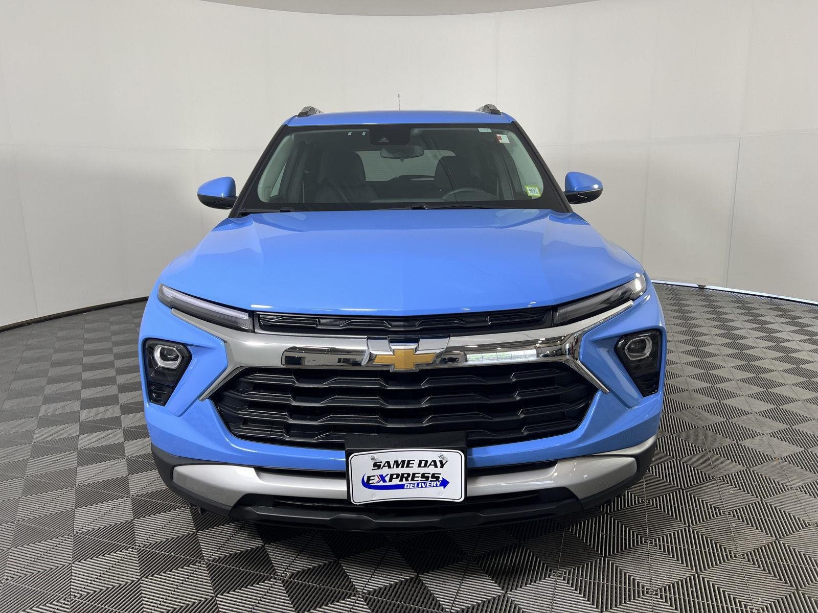Used 2024 Fountain Blue Chevrolet LT image 28