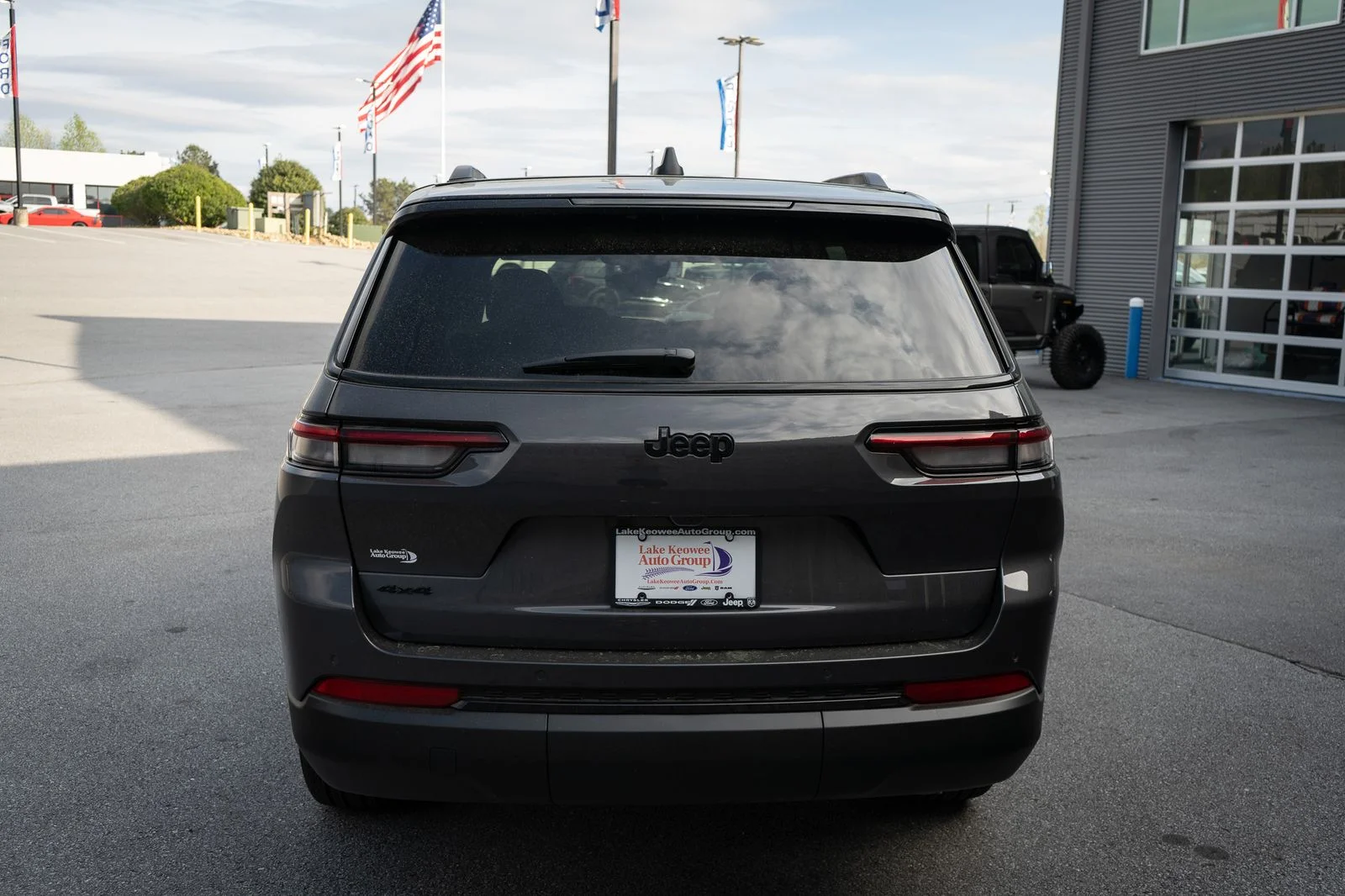 New 2025 Baltic Gray Metallic Clear-Coat Exterior Paint Jeep Limited image 8