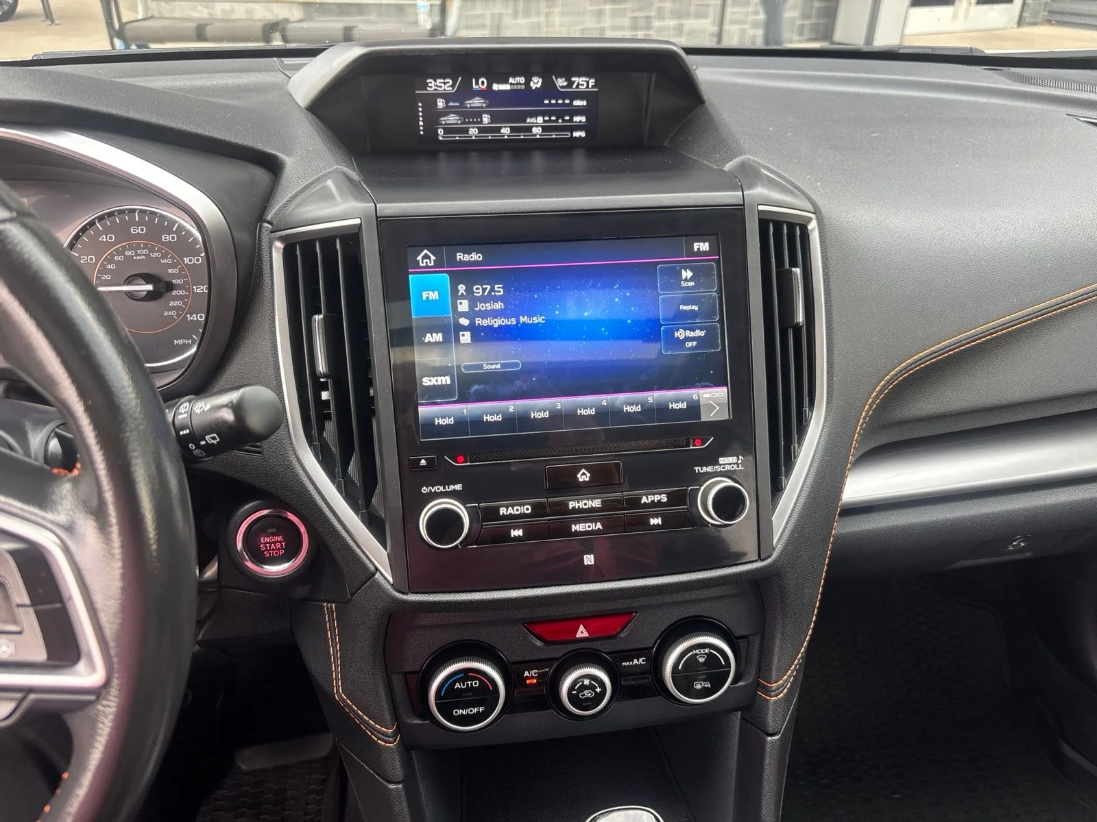 Used 2021 Crystal White Pearl Subaru Limited image 12