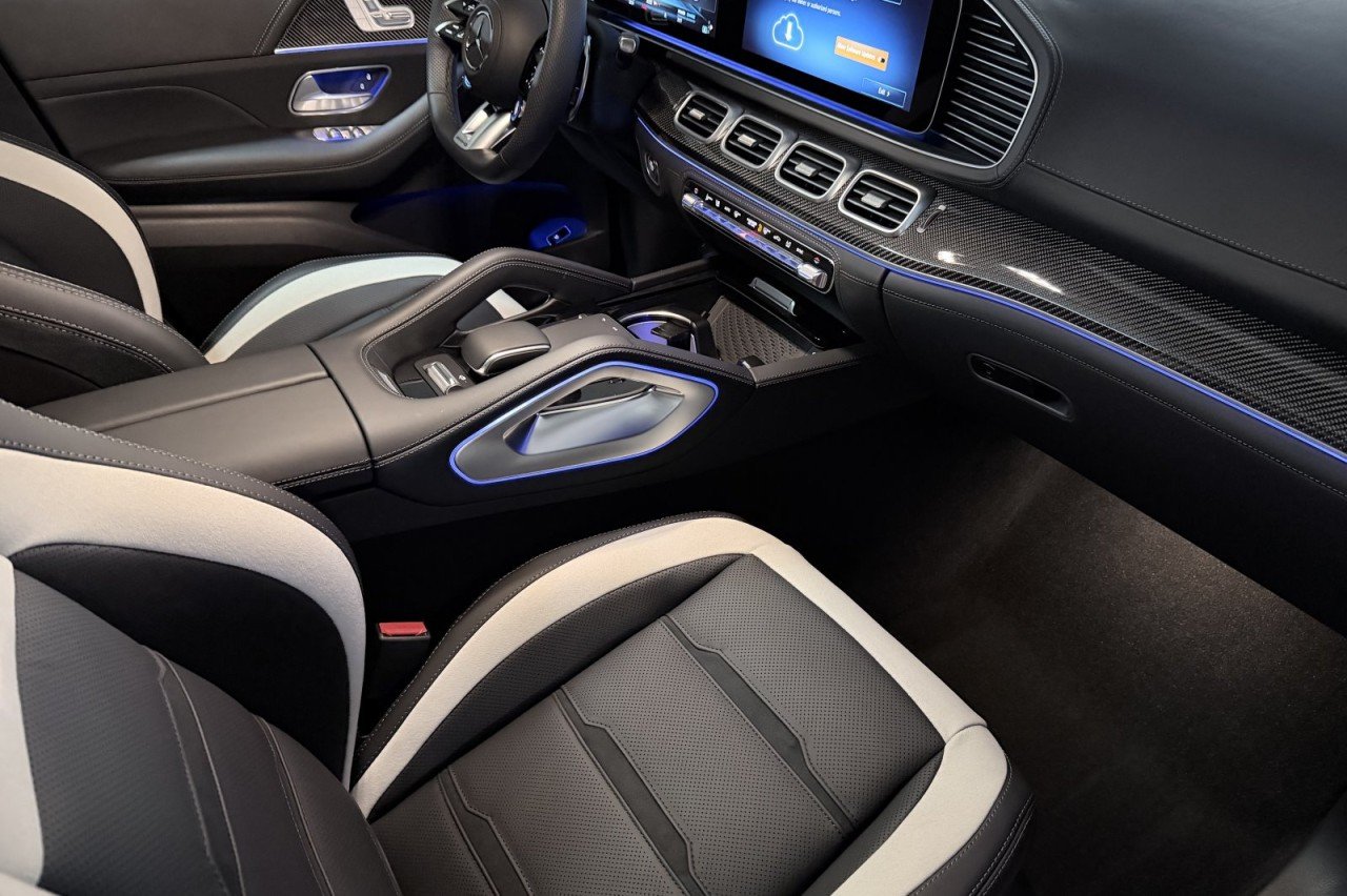New 2026 MANUFAKTUR Moonlight White Metallic Mercedes-Benz AMG® GLE 63 S 4MATIC+ Coupe image 12