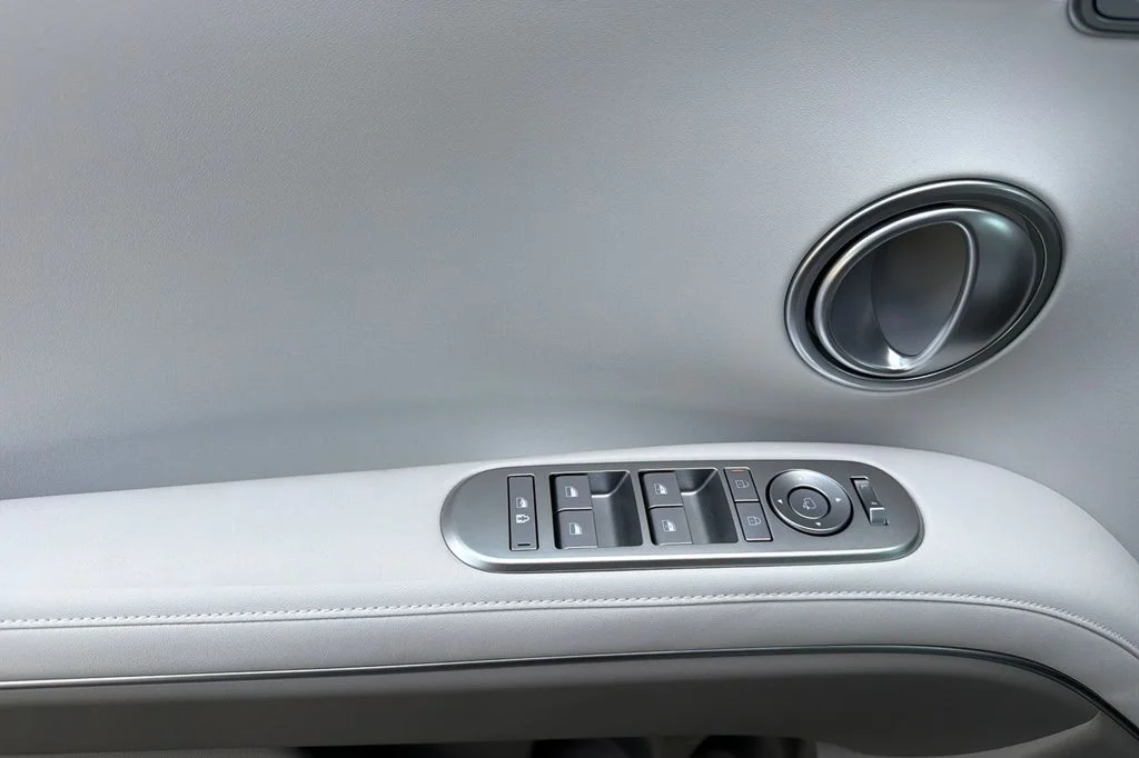 New 2026 Silver Hyundai SEL Premium image 8