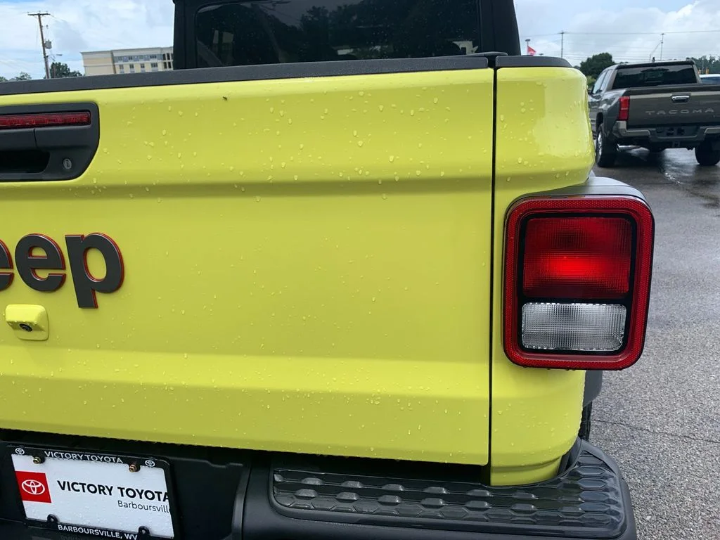 Used 2023  Jeep Rubicon image 33