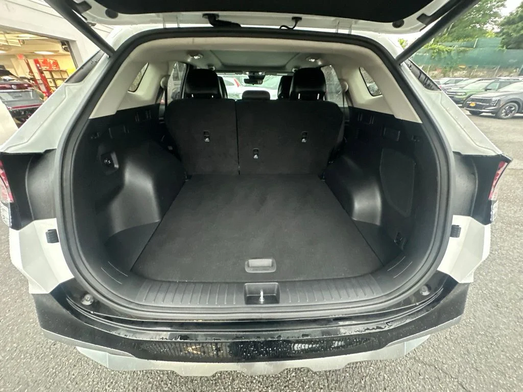 Used 2025 White Kia SX-Prestige image 29