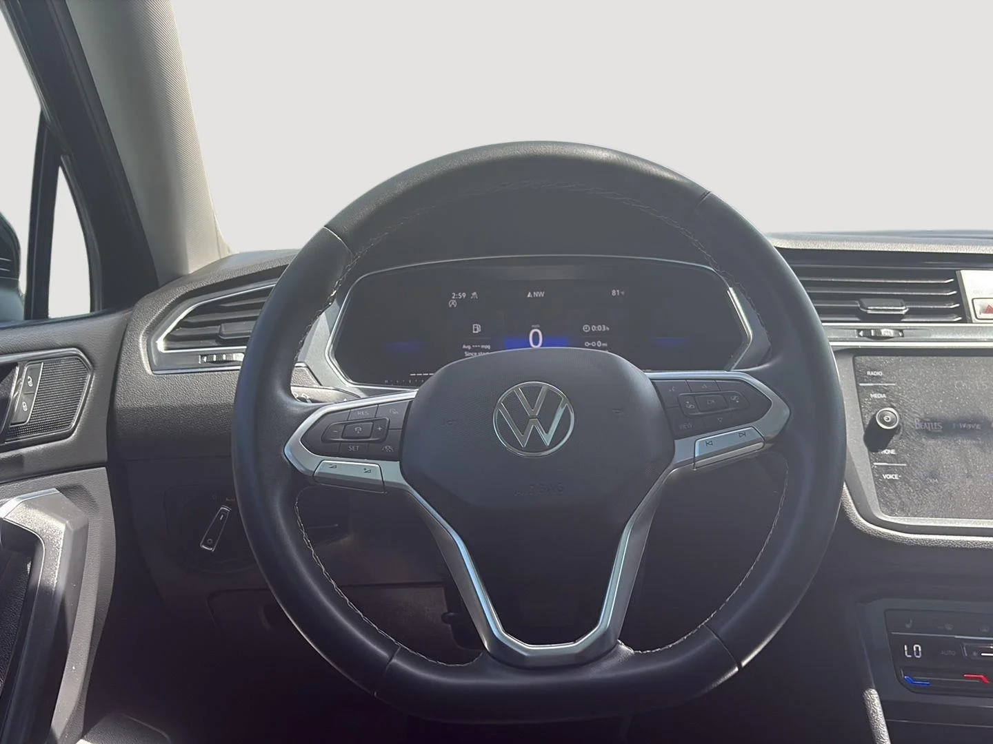 Used 2023  Volkswagen SE image 17