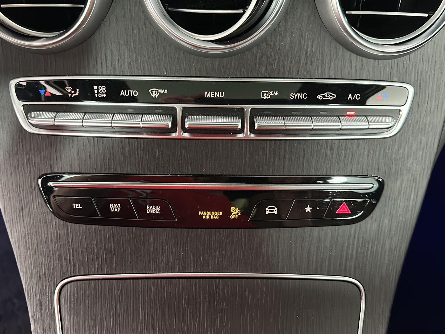 Used 2023 Obsidian Black Metallic Mercedes-Benz GLC 300 image 33