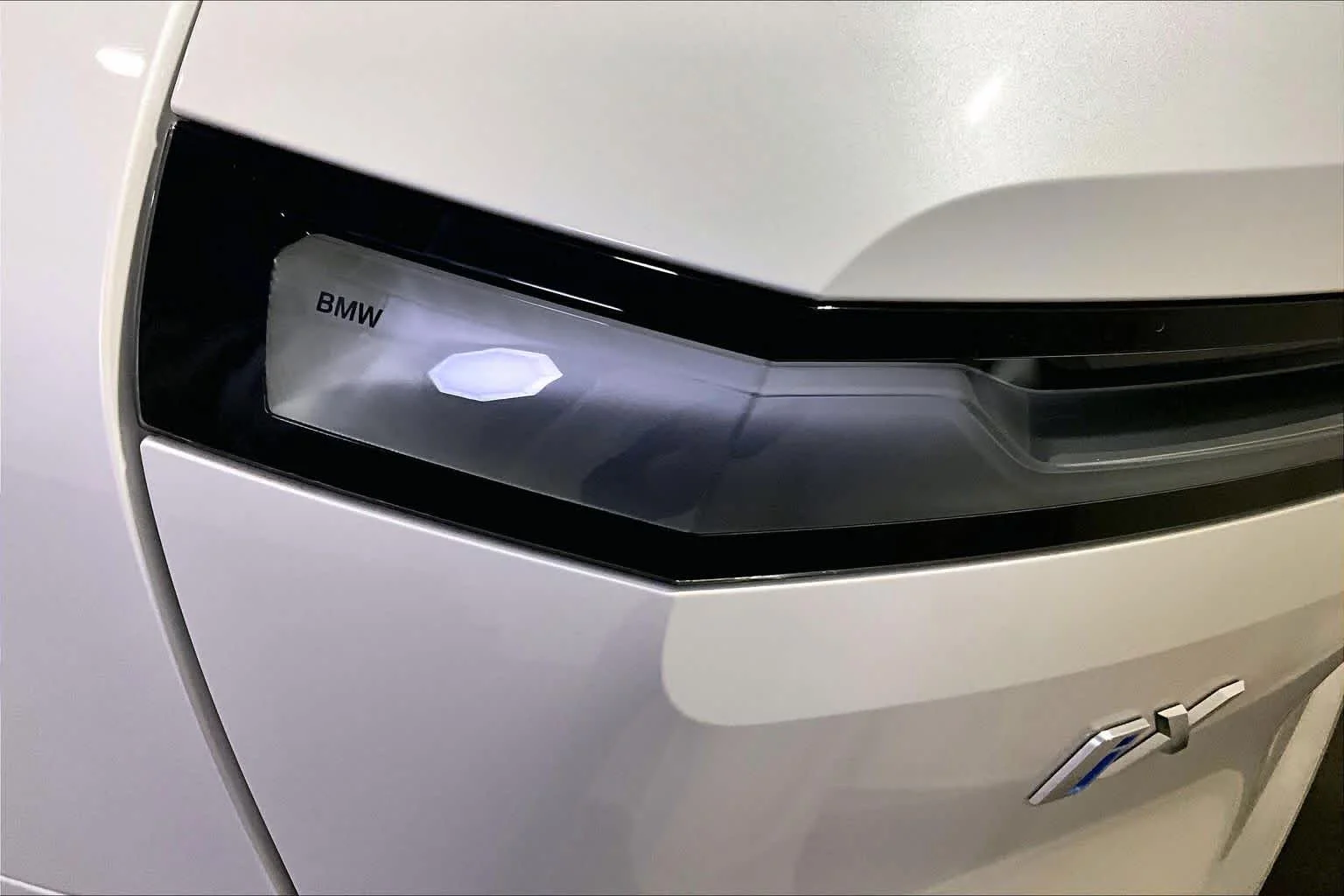 Certified Used 2025 Mineral White Metallic BMW xDrive50 image 26