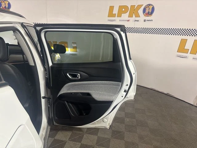 Used 2022 Bright White Clearcoat Jeep Latitude image 26