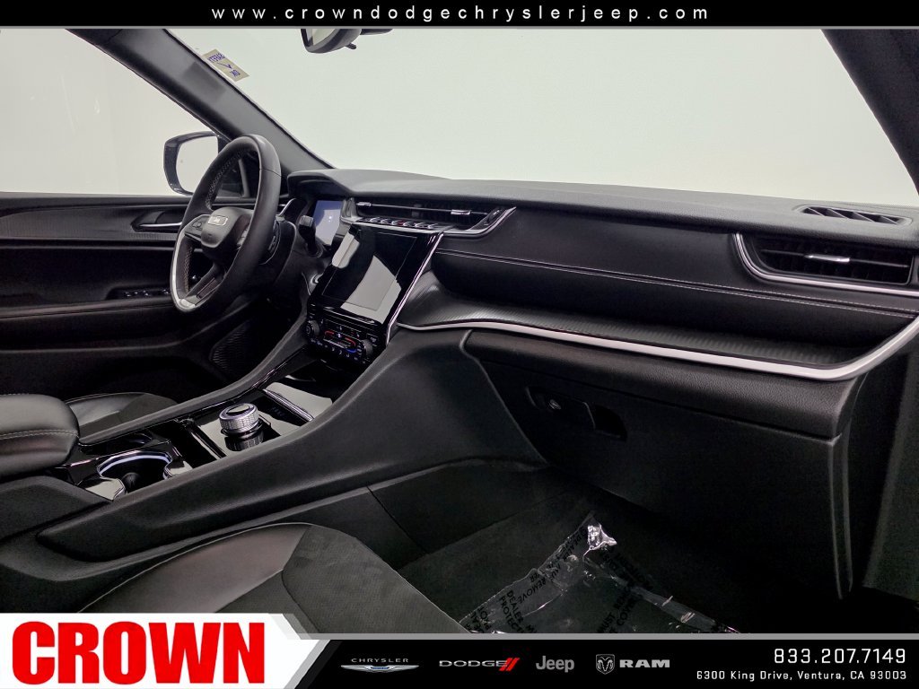 Used 2023 White Jeep Altitude image 11