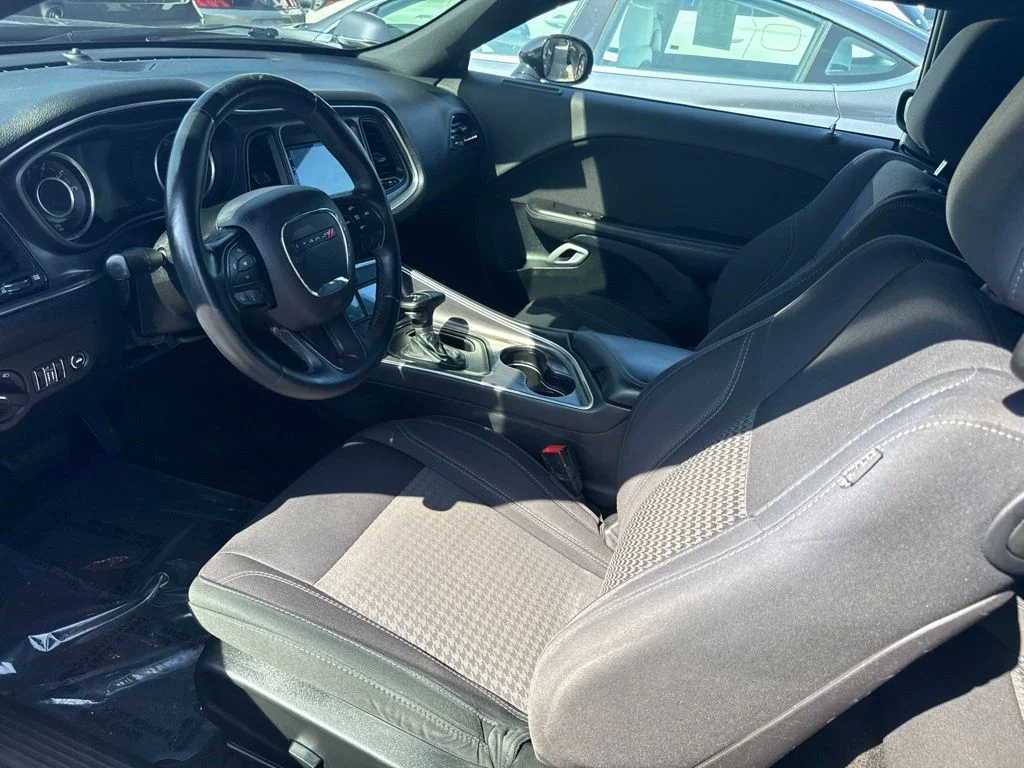 Used 2015 Black Dodge SXT image 3