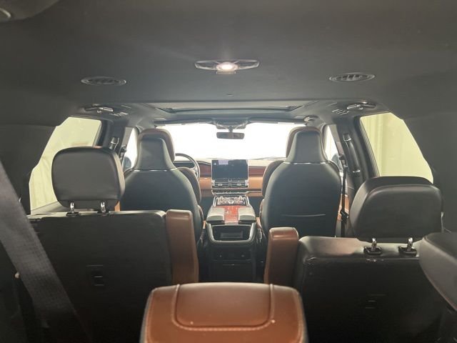 Used 2023 Black Lincoln L Reserve image 10