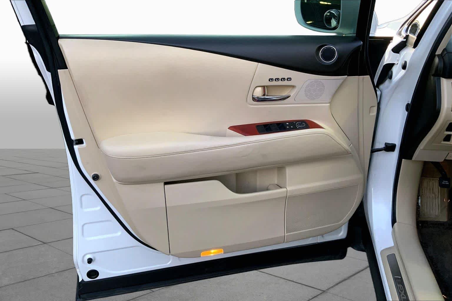 Used 2010 Starfire Pearl Lexus  image 19