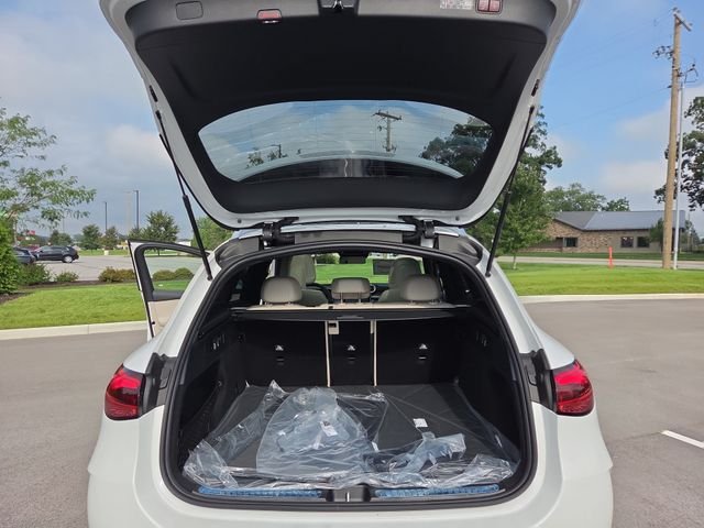 New 2027 MANUFAKTUR Moonlight White Metallic Mercedes-Benz GLC300 image 28