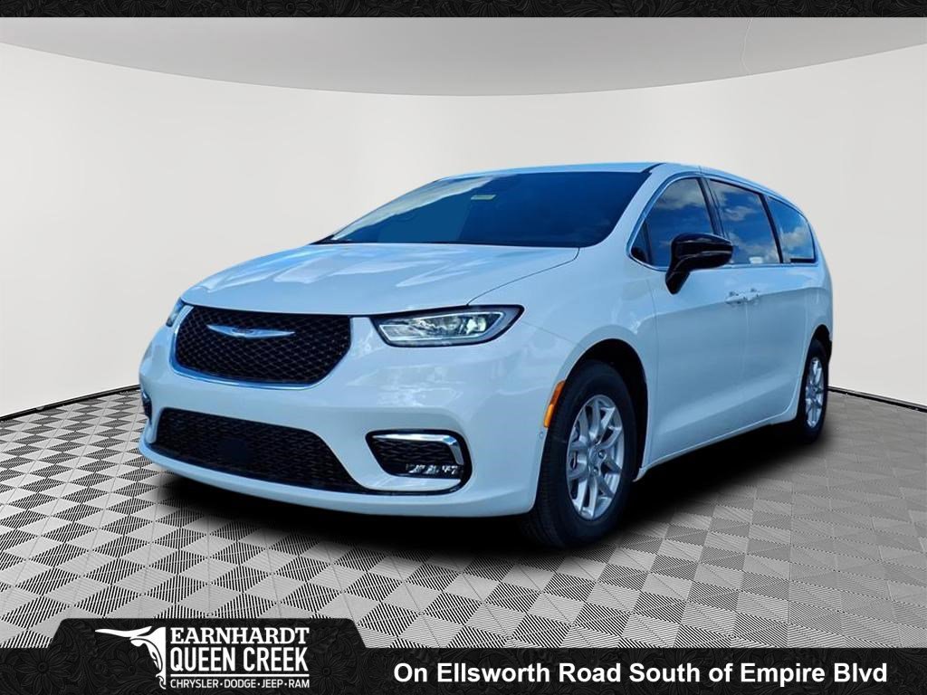 2026 Chrysler Pacifica Select's photo