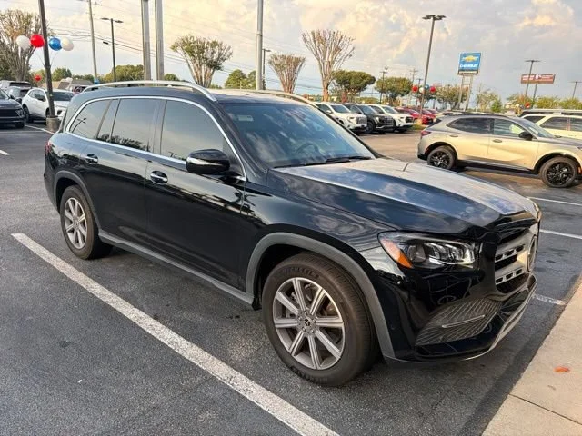 Used 2022 Black Mercedes-Benz 4MATIC® image 1