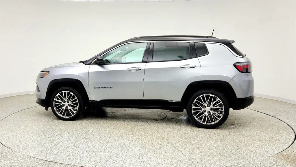 Used 2022 Billet Silver Metallic Clearcoat Jeep Limited 4x4 w/ Elite Group & Driver Assist Group I image 8