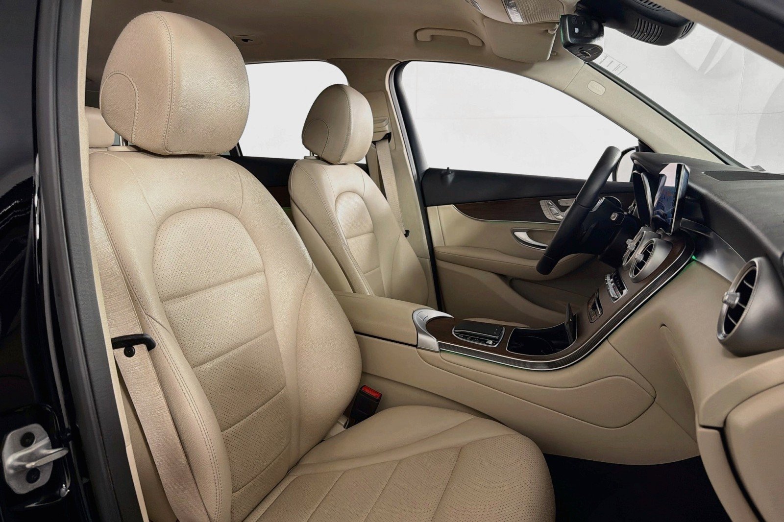 Used 2022 Black Mercedes-Benz 300 image 6
