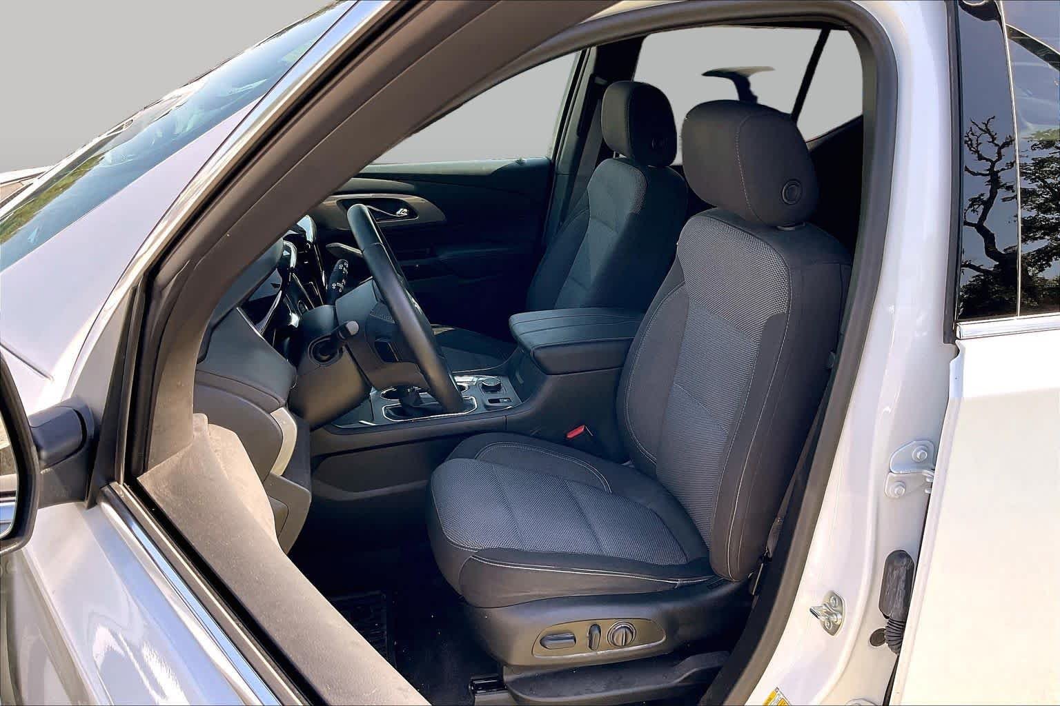 Used 2023 Summit White Chevrolet LT Cloth image 8