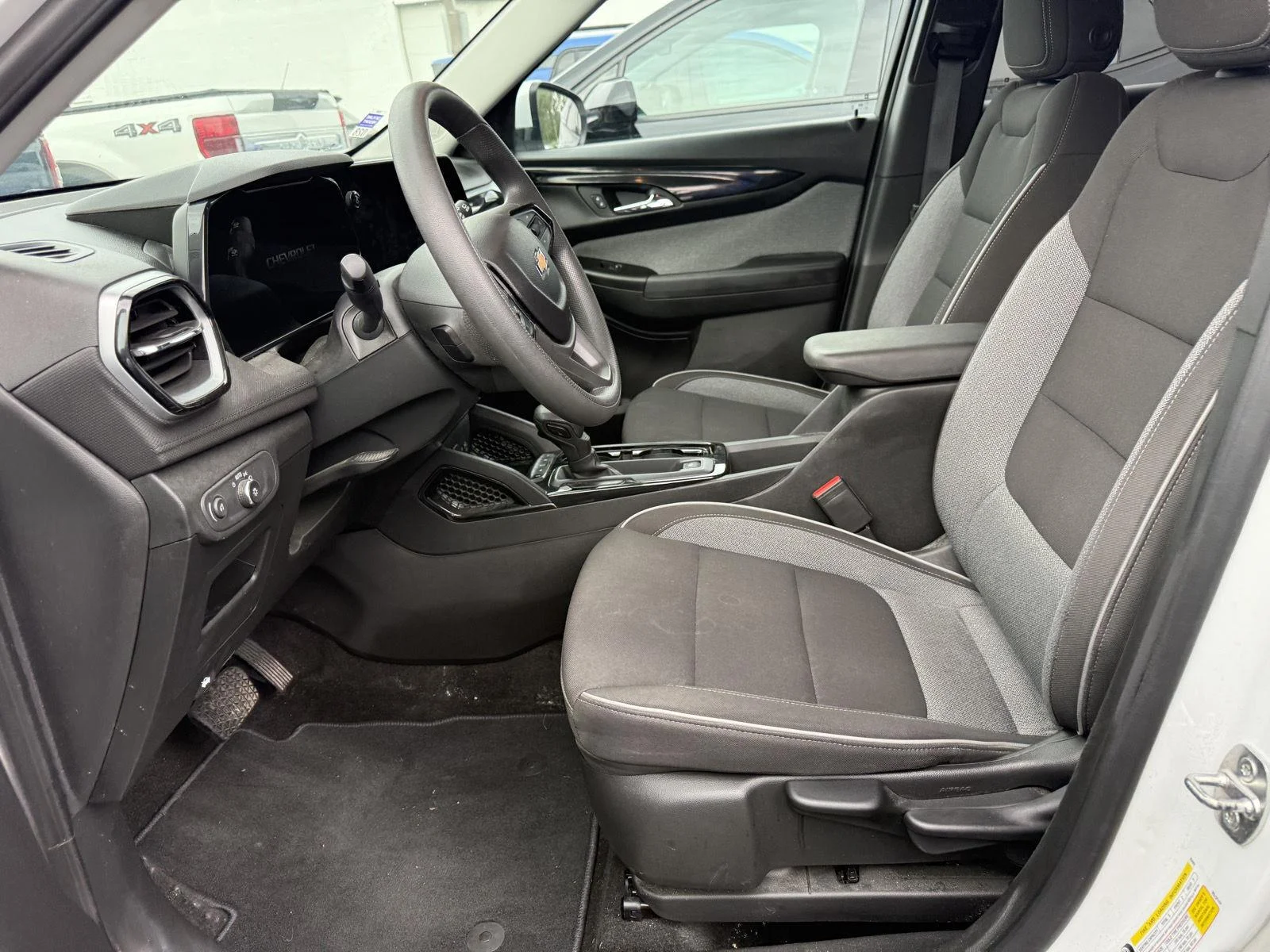 Used 2024 Summit White Chevrolet LT image 10