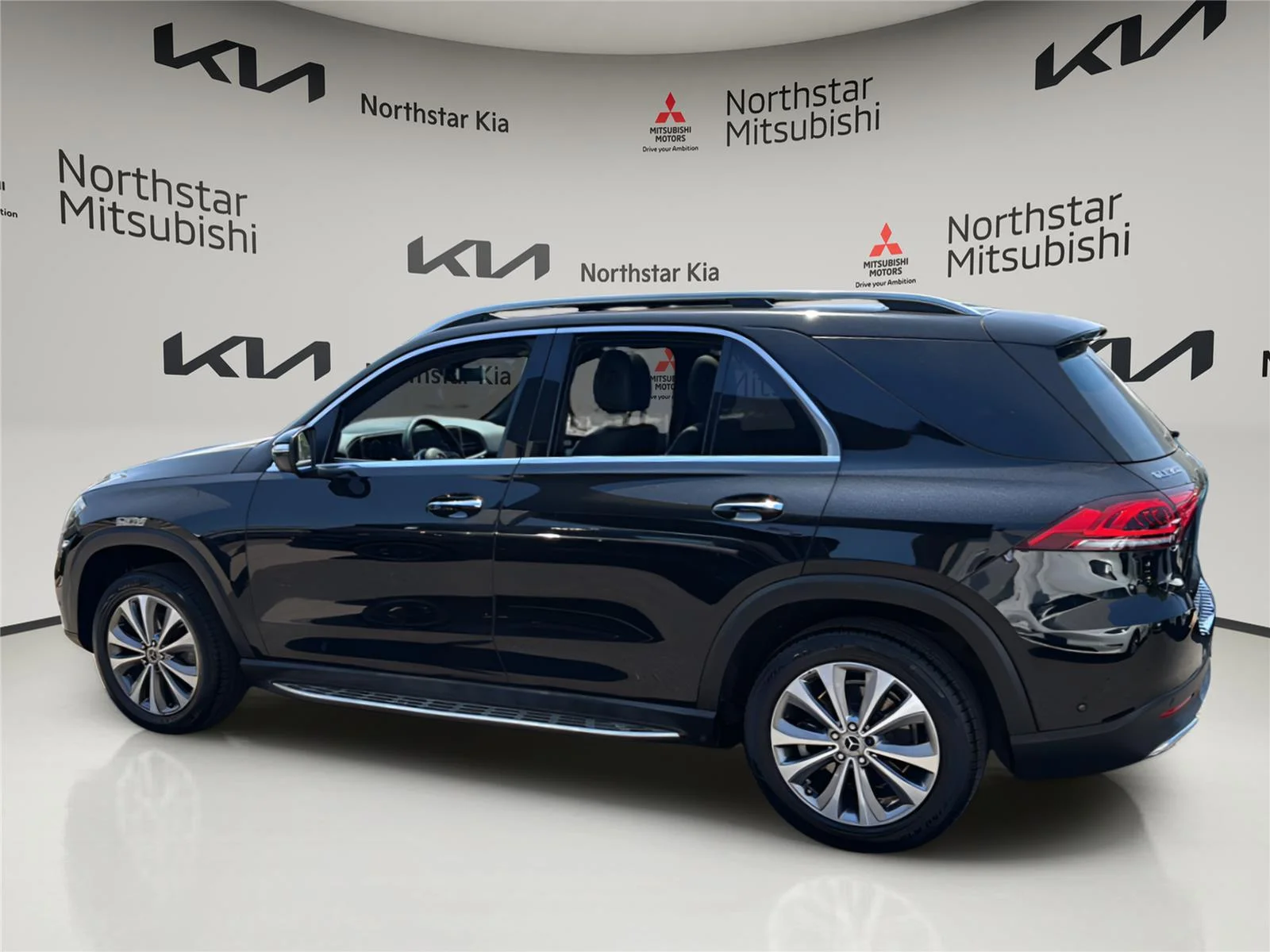 Used 2022 Black Mercedes-Benz GLE 350 image 2