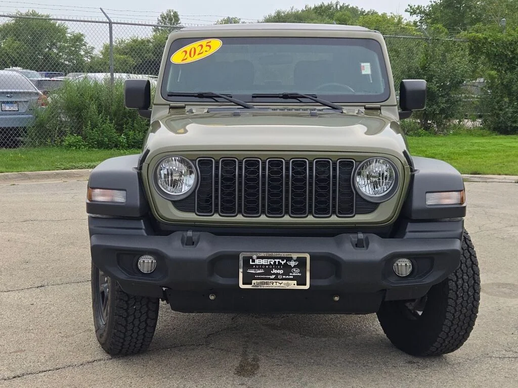 Used 2025 Green Jeep Sport image 4
