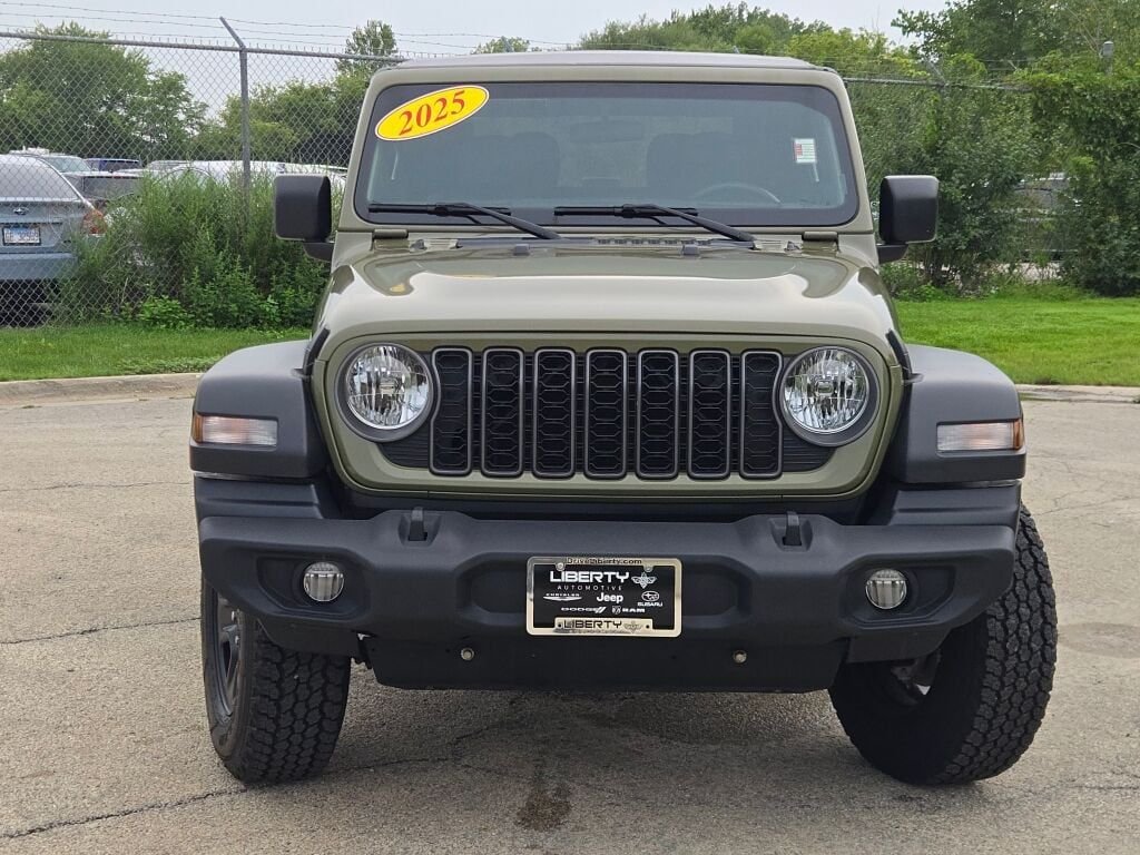 Used 2025 Green Jeep Sport image 4