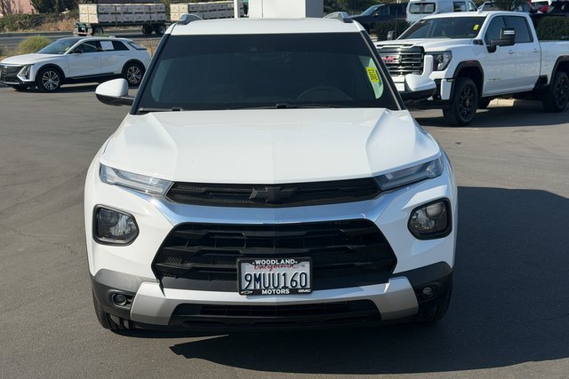 Used 2023 SUMMIT WHITE Chevrolet LT image 3