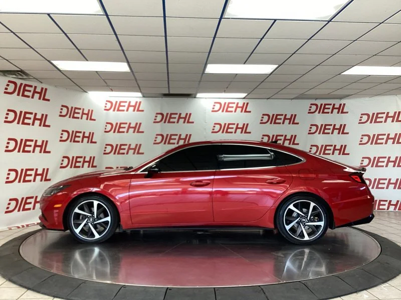Used 2021 Red Hyundai SEL Plus image 4