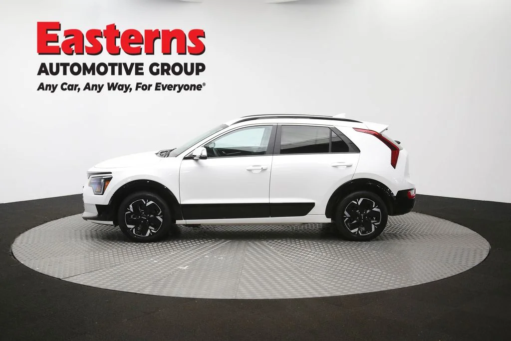 Used 2024 White Kia Wind image 58