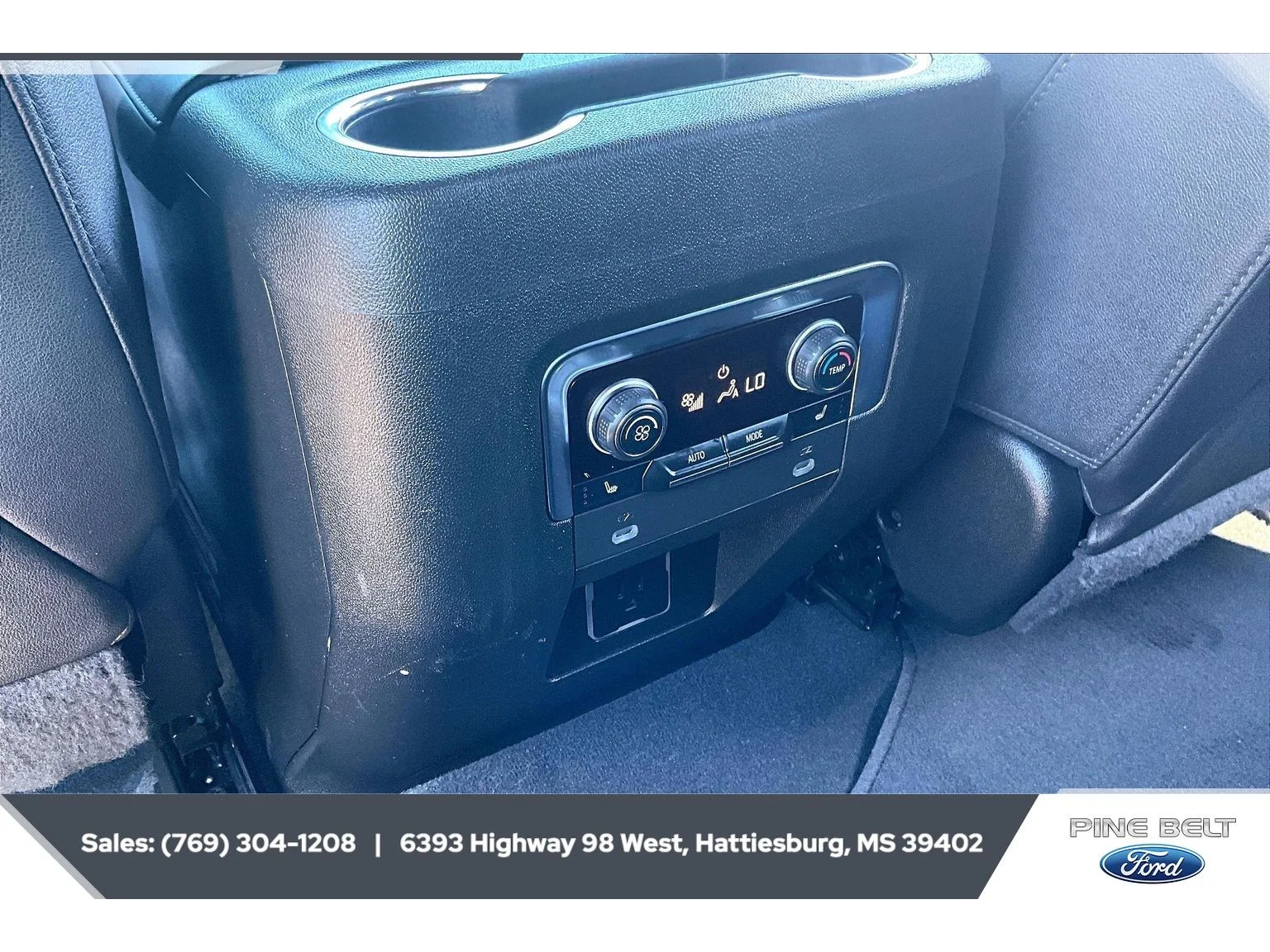 Used 2022 Iridescent Pearl Tricoat Chevrolet LT image 25