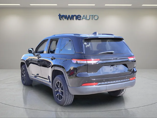 Used 2022 Black Jeep Limited image 3