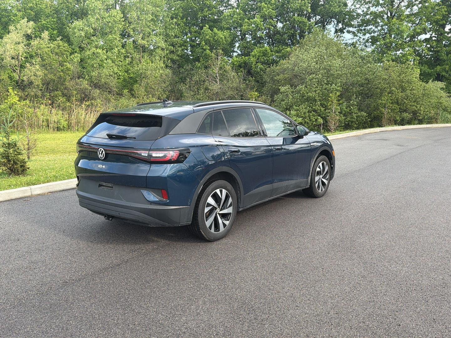 Used 2023 Tourmaline Blue Metallic Volkswagen Pro image 4