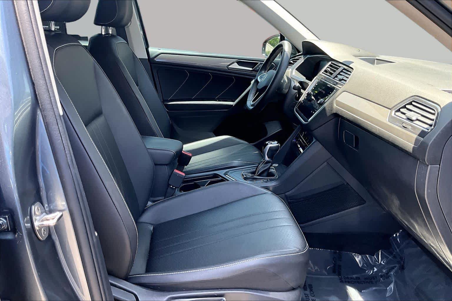 Used 2023 Platinum Gray Metallic Volkswagen SE image 8